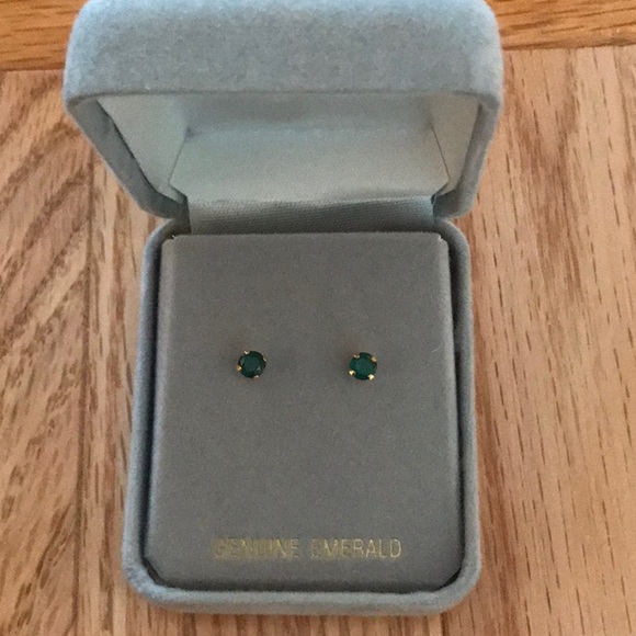 💚 14k Gold & Emerald Dainty Stud Earrings